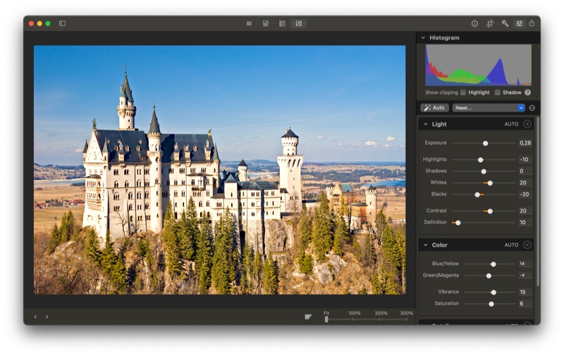 iBatch on Mac: editing a single photo with full adjustment controls